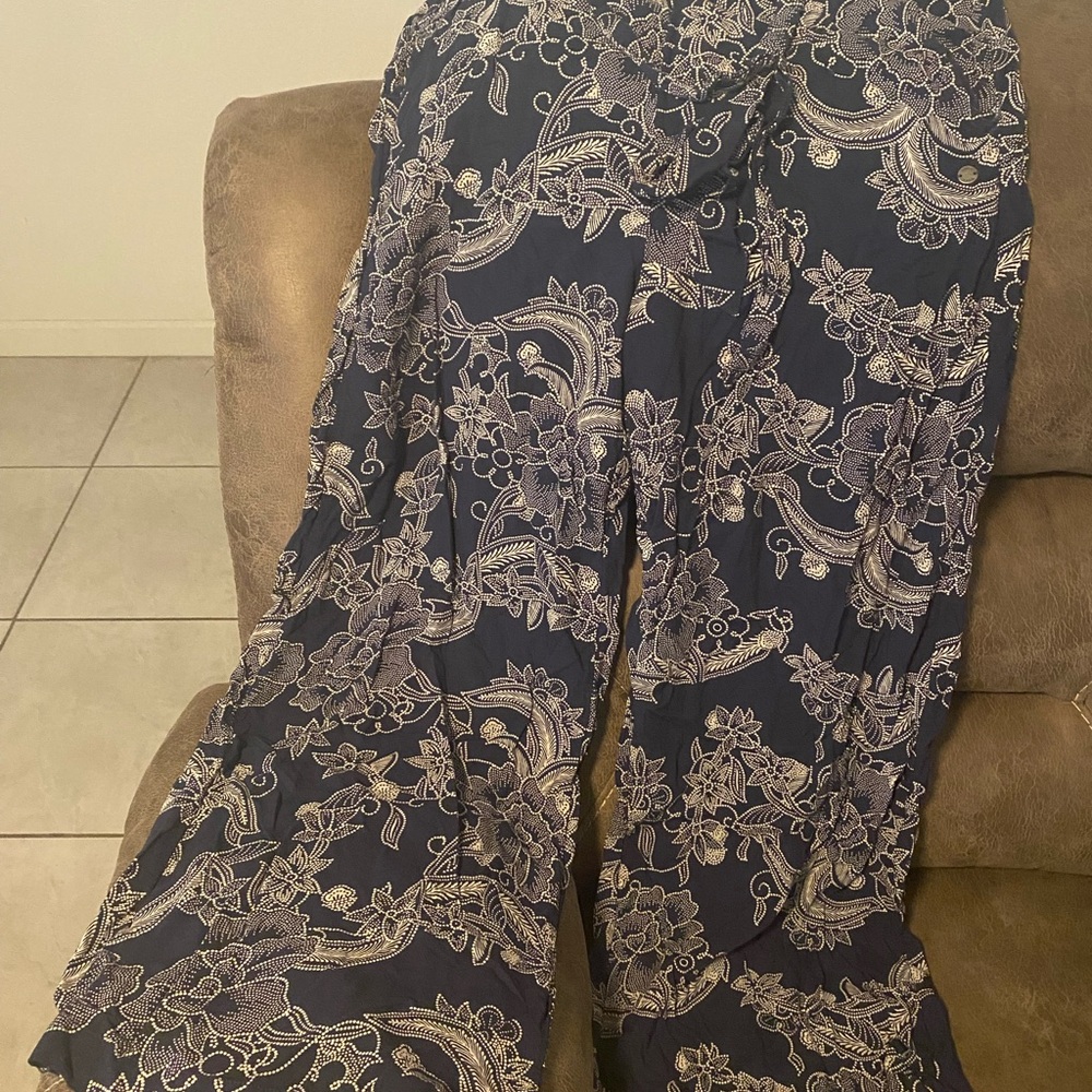 🌸Women’s Navy Floral Light Fresh Pants
